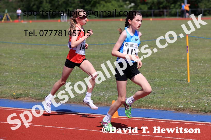 Girls under-13s 1500 metres, 2025 North Eastern Track and Field Champs., Shildon, County Durham. Photo: David T. Hewitson/Sports for All Pics